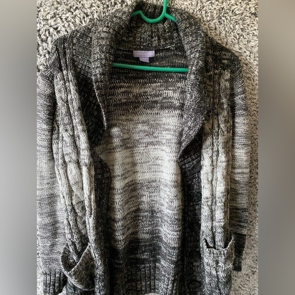 Women’s Gray Cardigan Size XL in Excellent Used Condition - Picture 1 of 3